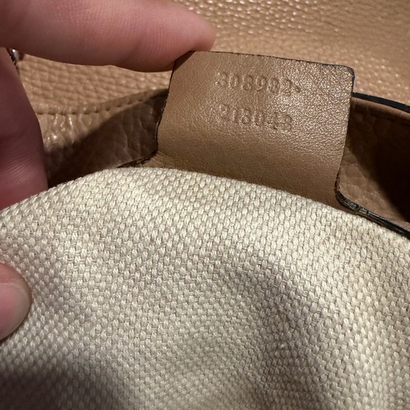 Gucci Beige Leather Shoulder Bag with Gold Chain - Picture 10 of 17